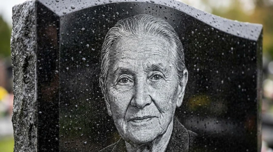 portret-na-pamyatnike-granit-estetika