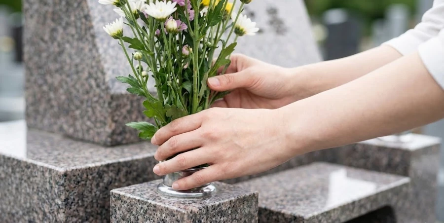 pamyat-o-blizkom-uhod-za-mogiloy